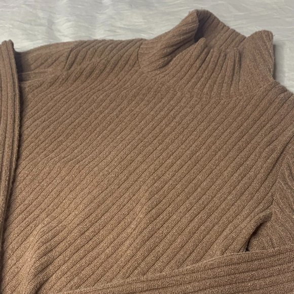 SOLD - Wilfred Free Cropped Turtle Neck - Picture 3 of 3